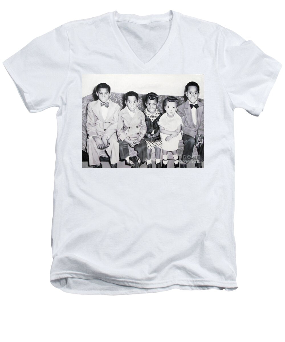 Children Sitting on Sofa - Men's V-Neck T-Shirt